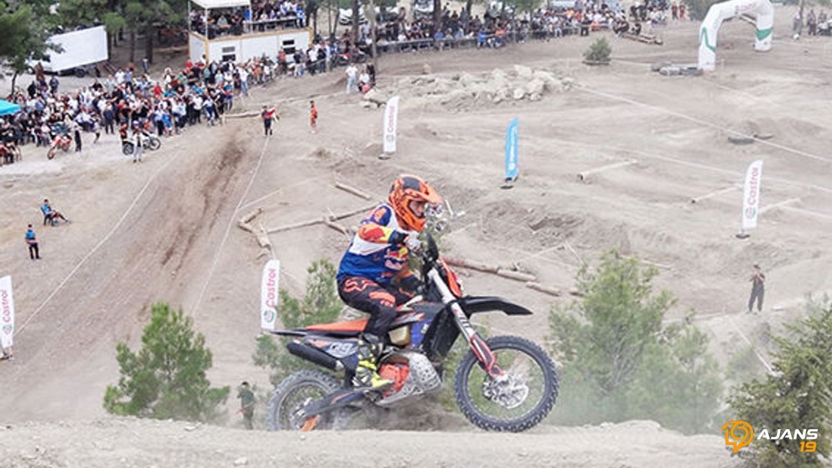 Osmancık'ta Motorlar Kükredi: Enduro Pistinde Nefes Kesen Rekabet!