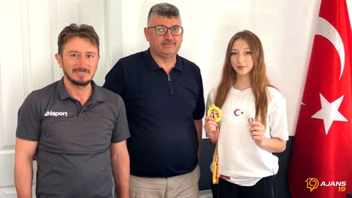 Muhtardan Şampiyon Sporcuya Altın Yağmuru: Ayşe Sevda Yanaşma'nın Olağanüstü Başarısı Ödüllendirildi!