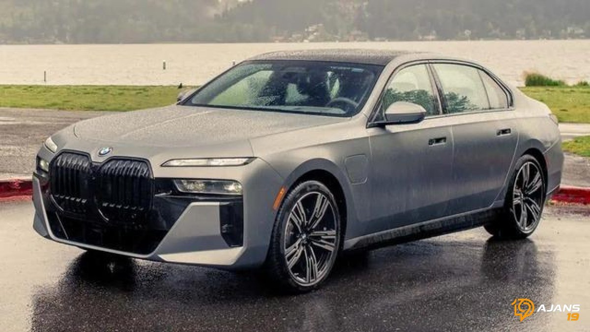 Milyonluk Lüks Otomobiller Yollardan Toplanıyor! BMW'den Şok Geri Çağırma: Sebebi Dudak Uçuklatıyor