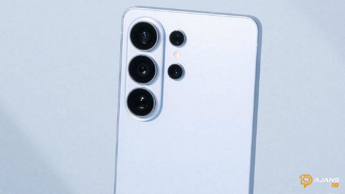 Samsung'un Yeni Gözdesi Galaxy S27 Pro: Kamera Devrimi Mi Geliyor? Sızan Detaylar Nefes Kesti!