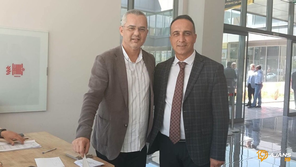 CHP'de Büyük Kongre Heyecanı Başladı: Özgür Özel Liderliğinde Yeni Dönem İóin Sandıklar Kuruldu!