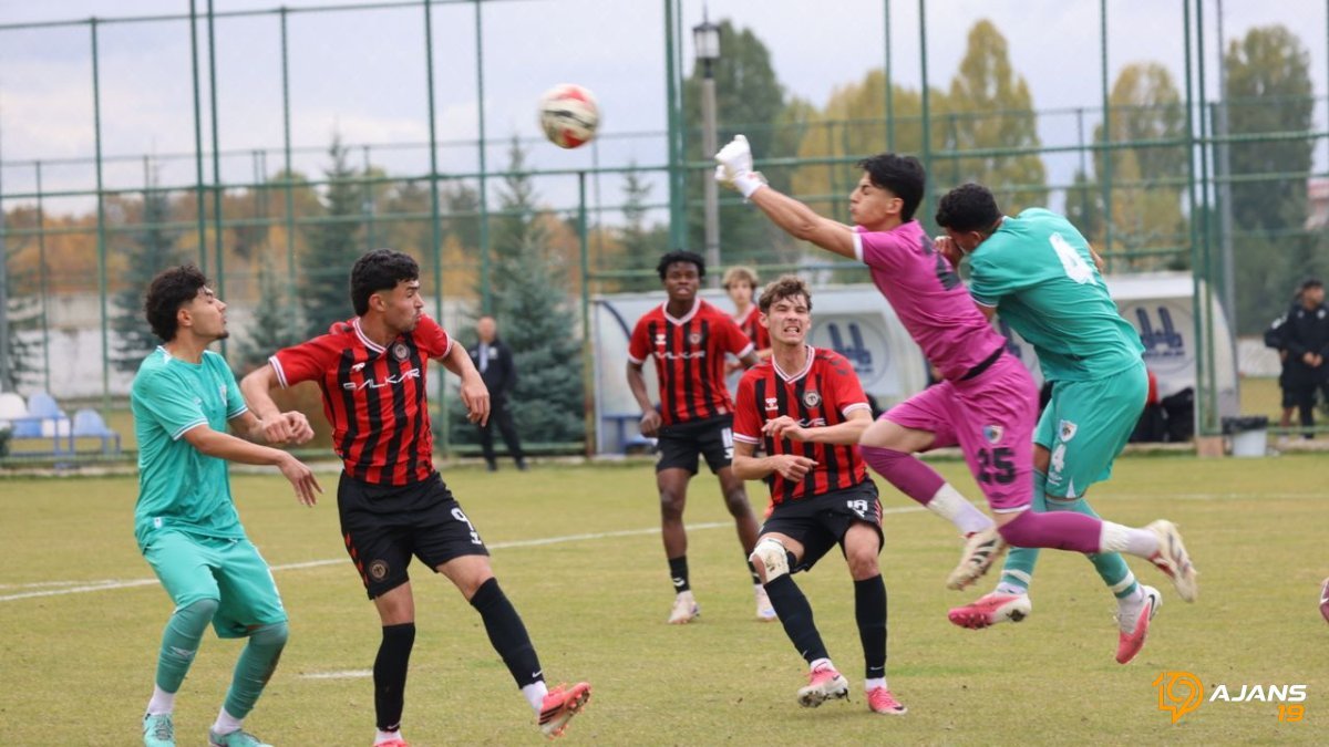 Erzurum'da Kıyasıya Mücadele: Arca Çorum FK, 1 Puanla Avuçladı!