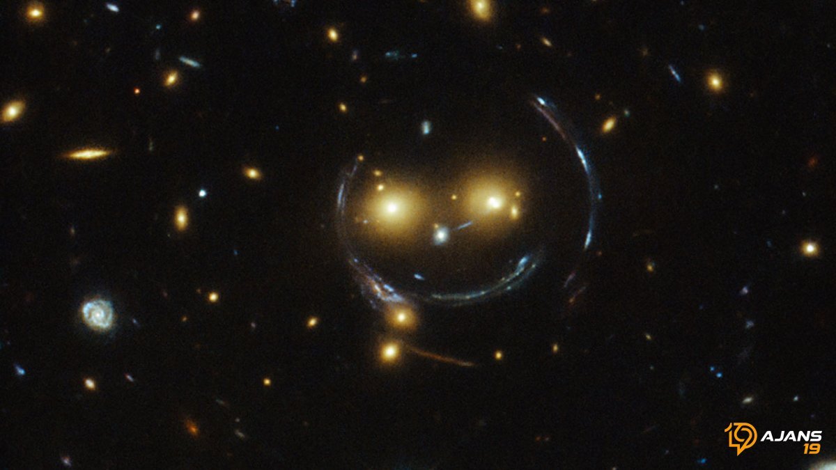 Evrenden Gelen Gizemli 'Gülümseme': Hubble'dan Nefes Kesen Yeni Görüntü Geldi!
