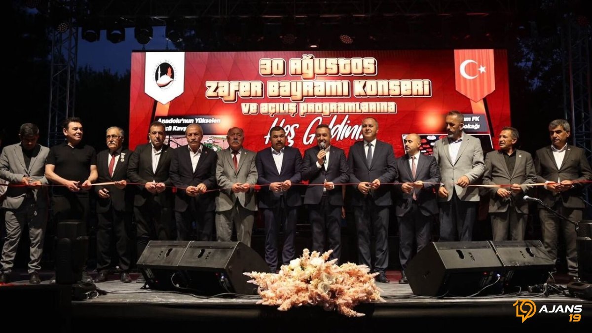 Sungurlu'da 30 Ağustos Coşkusu Zirveye Ulaştı: Dev Konser ve Tarihi Açılışla Kutlamalar Taçlandı!