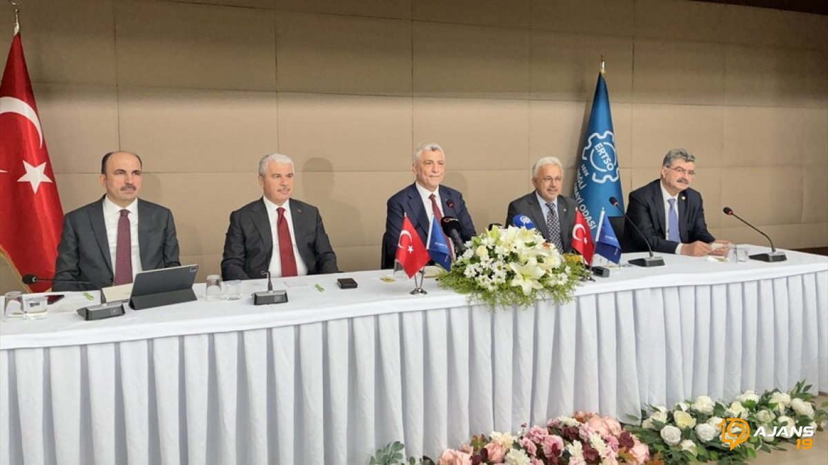 Türkiye'nin İhracatı Rekor Kırıyor: Bakan Bolat'tan Çarpıcı Açıklama! Cumhuriyet Tarihinin Zirvesi Kapıda mı?