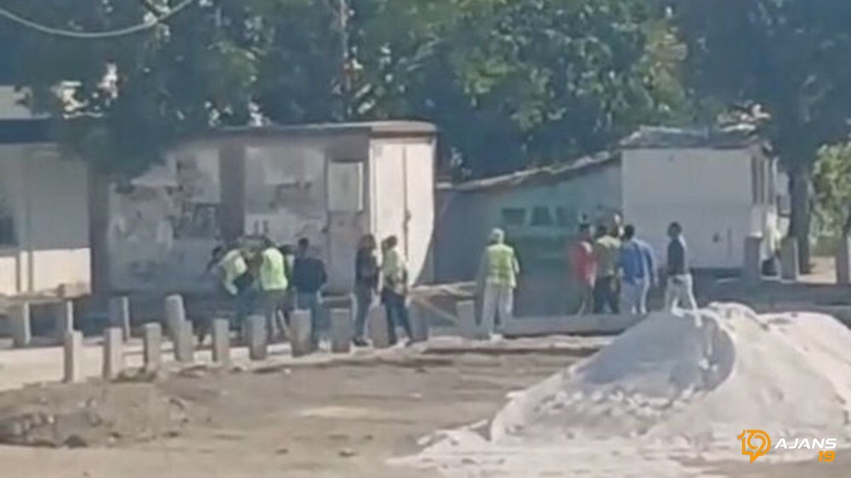Belediye Binasında Yıkılmadık Kamyonet Kalmadı! İşçiler Arasında Çıkan Kavga Kameraya Yansıdı
