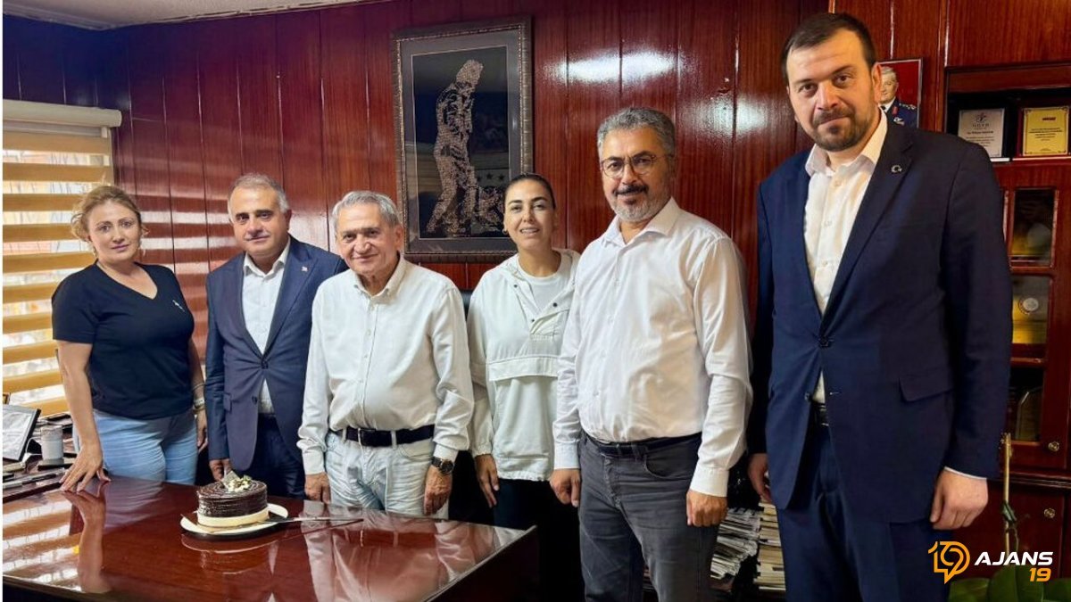 AK Parti'den Gazetemize Duygusal Ziyaret: Yıl Dönümleri Unutulmadı, Pasta ve Alkışlar Havada Uçuştu!
