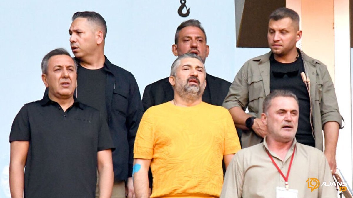 Tribünler Kırmızı Çizgiye Döndü: Üç Büyük Başkan Sahada Aynı Anda! Seyirci Şaşkınlıkla İzledi!