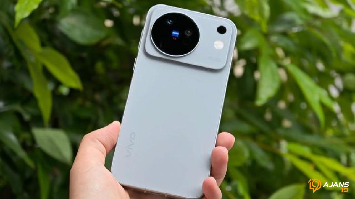 Vivo X500s Göz Kamaştıran Ekranıyla Sahneye Çıkıyor: Merak Uyandıran Sızıntılar Ortaya Döküldü!