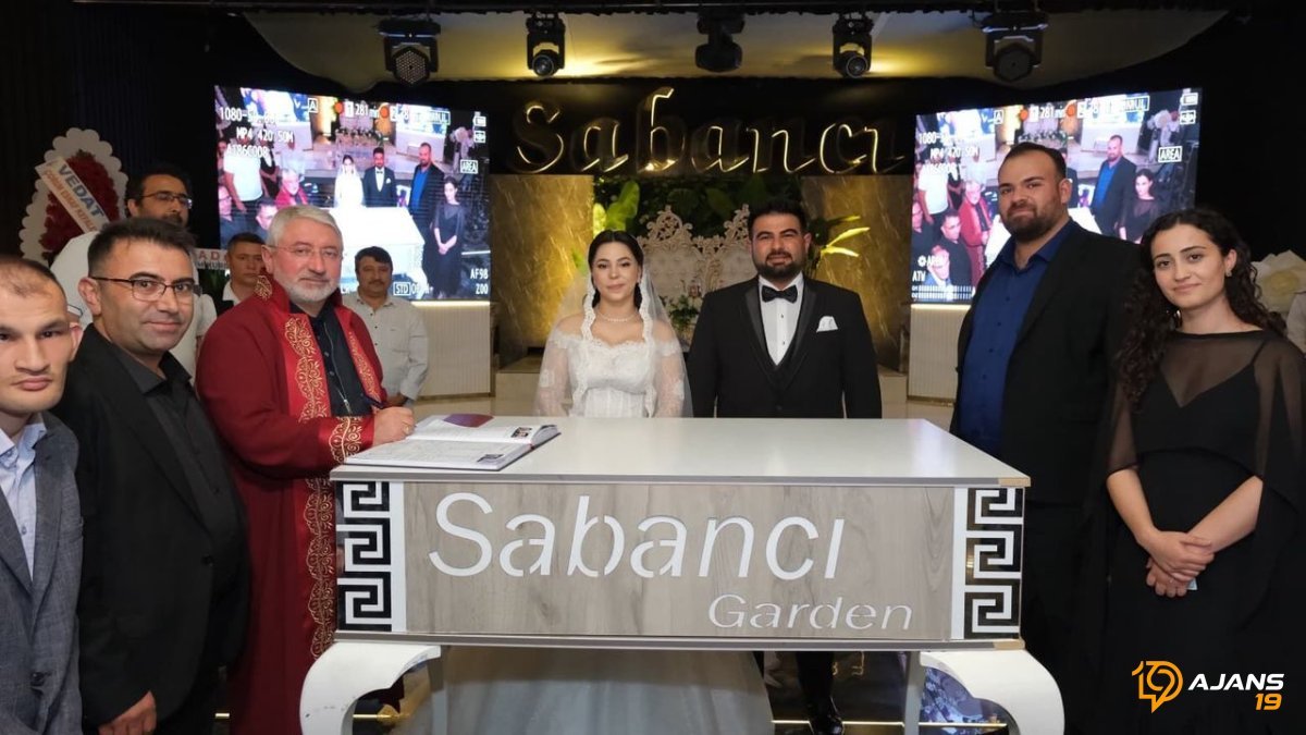 Siyaset Sahnesine Neşe Dolu Anlar: Babacan ve Çakmak Aileleri Mutluluğu Paylaştı!