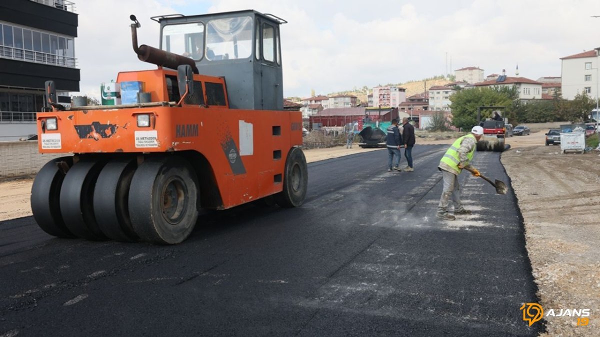 Sungurlu'da Yollar Yeniden Doğuyor: Asfalt Sevinci Nakışkent'i Sardı!