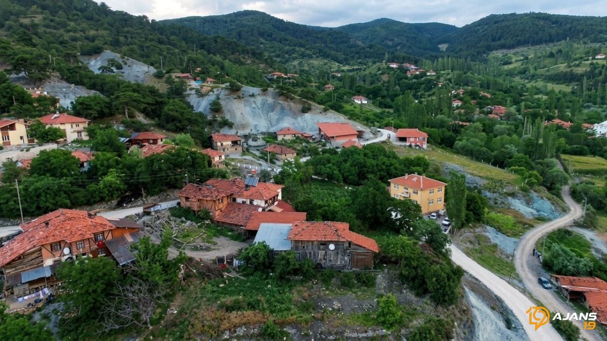 Çorum'un Kadim Köyünde Gizemli Hazine Arsası Satışa Çıktı! Akıllara Ziyan Fırsat Kapıda Mı?