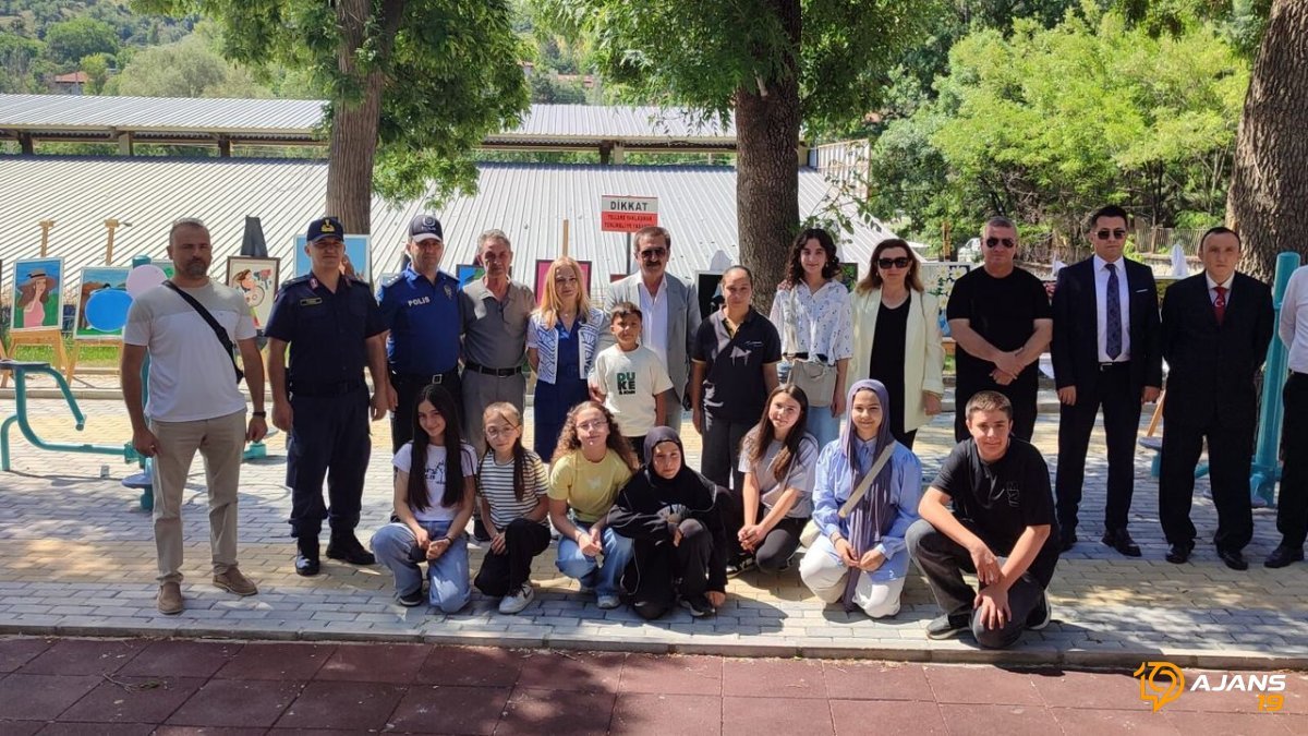 Geleceğin Sanatçıları Mecitözü'nde Sahne Aldı: Nefes Kesen Resim Sergisi!