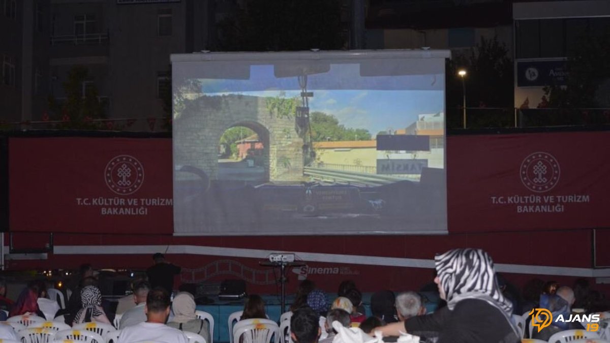 Nostalji Rüzgarı Çorum'u Sardı: Açık Hava Sineması Gecesiyle Eski Günlere Yolculuk!