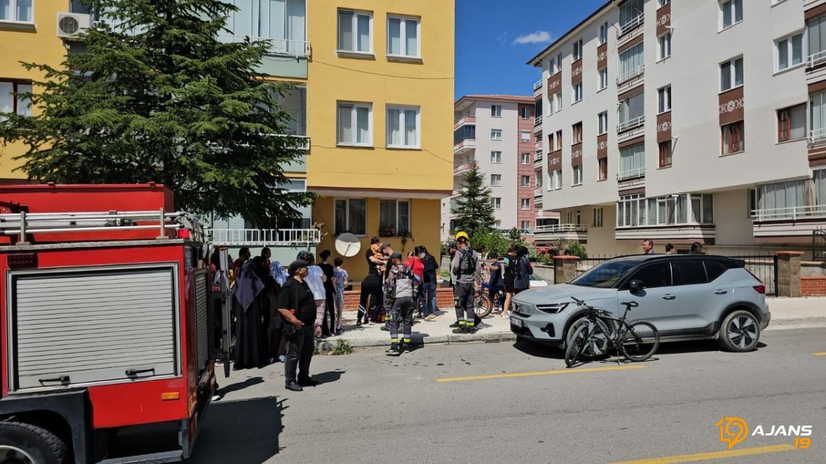 Çorum'da Nefes Kesen Anlar: Son Kat Alevlere Teslim Oldu, Sakinler Dumanla Boğuştu!