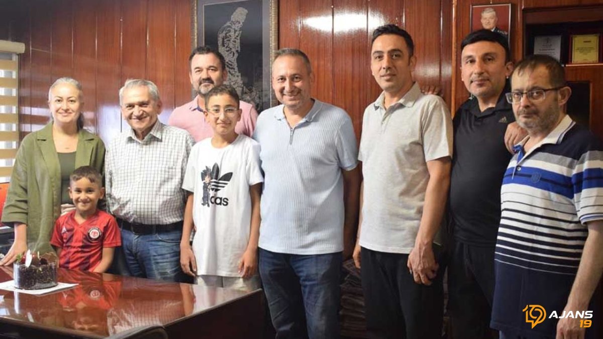 Torunlardan Anneannesine Duygusal Sürpriz: 70 Yıllık Hasret ve Kahkaha Dolu Kutlama!