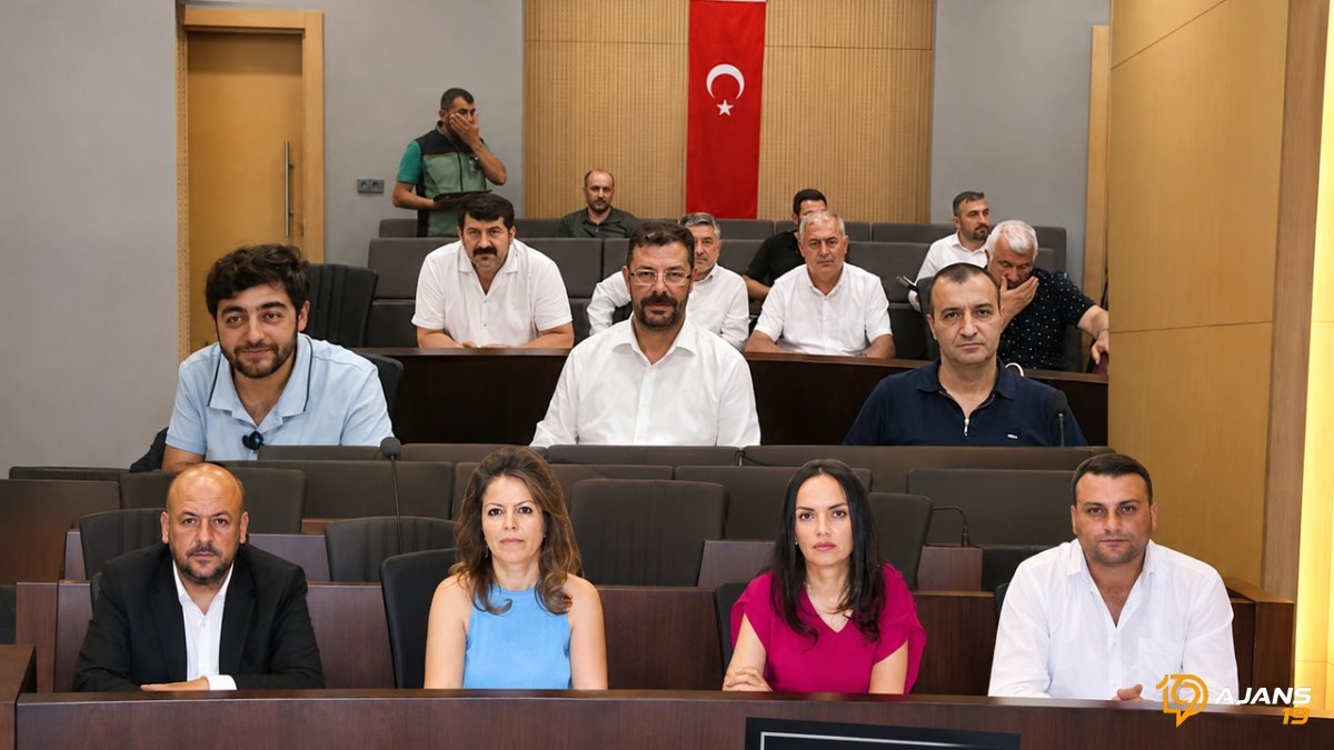 CHP'de Beklenmedik Çatlak: Meclis Salonunda Taşlar Yerinden Oynadı!