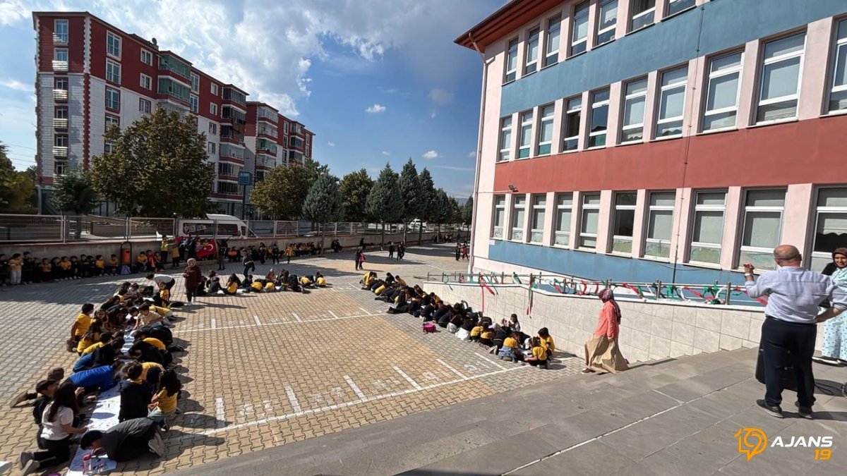 Öğrencilerden Filistin'e destek