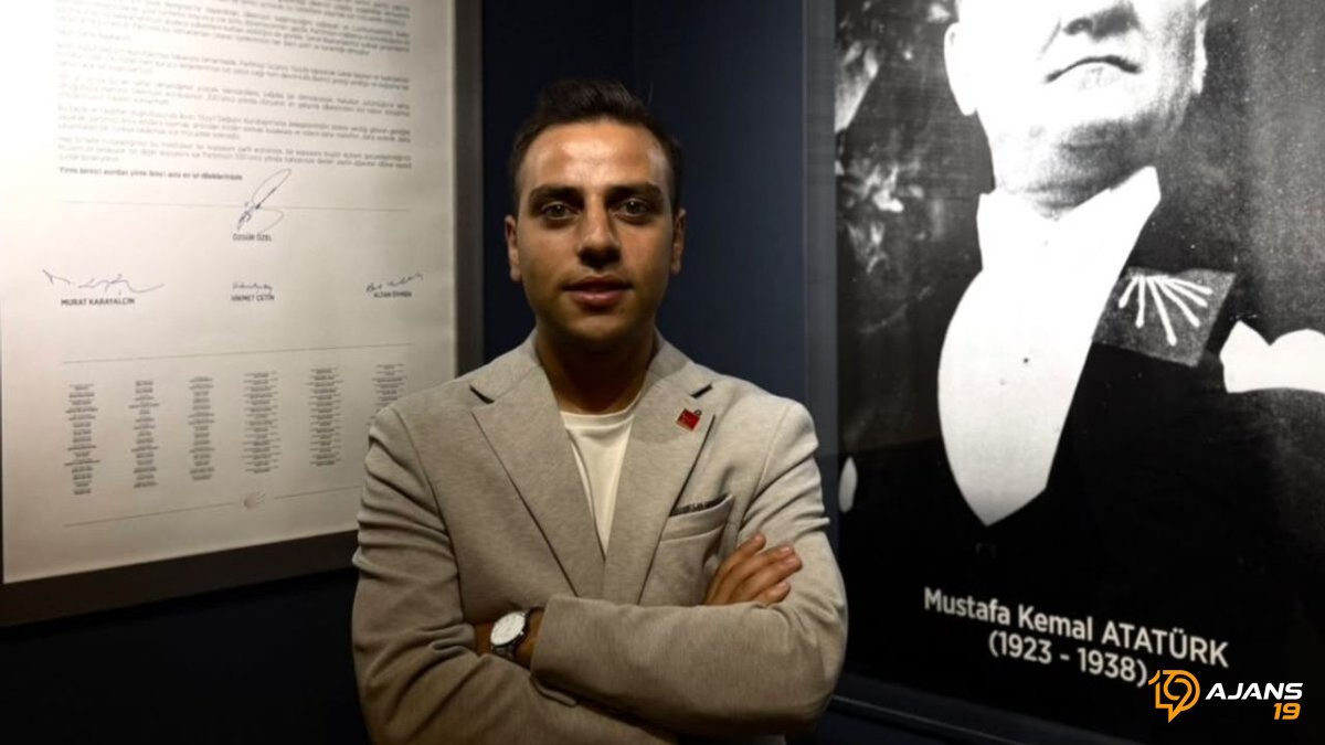 Büyük Sarsıntı! Teker Teker Gidiyorlar: Kurucular Kurulu Üyesi Kıvanç Azman da İstifa Etti!