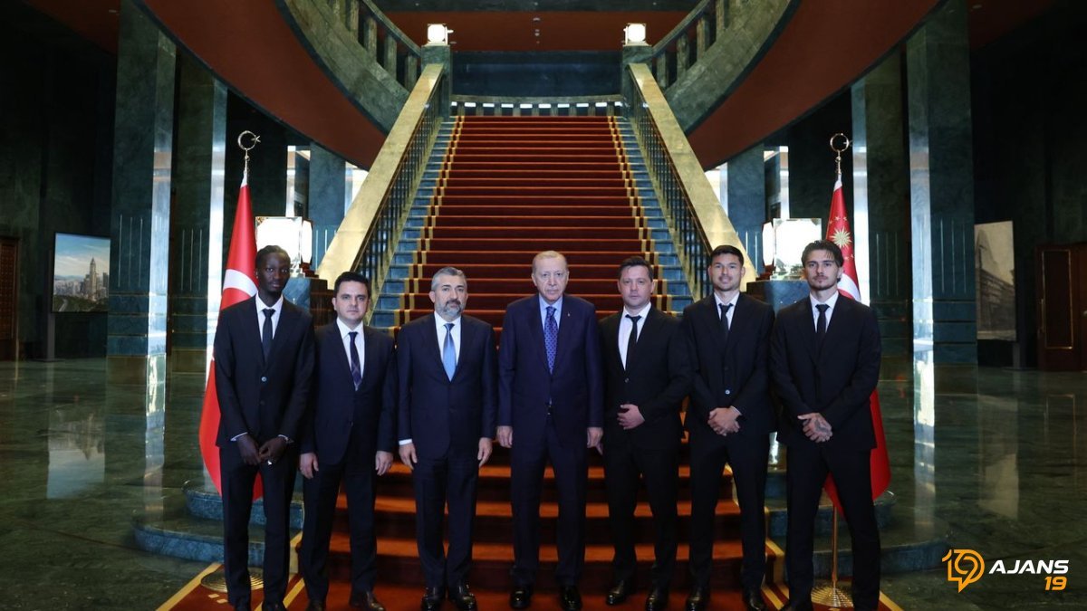 Süper Lig Heyecanı Çorum'da! Başkan Erdoğan'dan Tarihi Kabul: Şampiyon Kadro Beştepe'de Buluştu!
