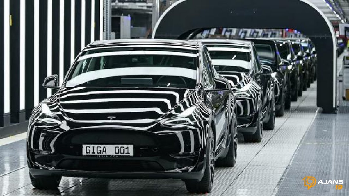 Tesla Berlin'de Sınırları Zorluyor! Model Y Üretimi Rekor Kırmaya mı Hazırlanıyor?