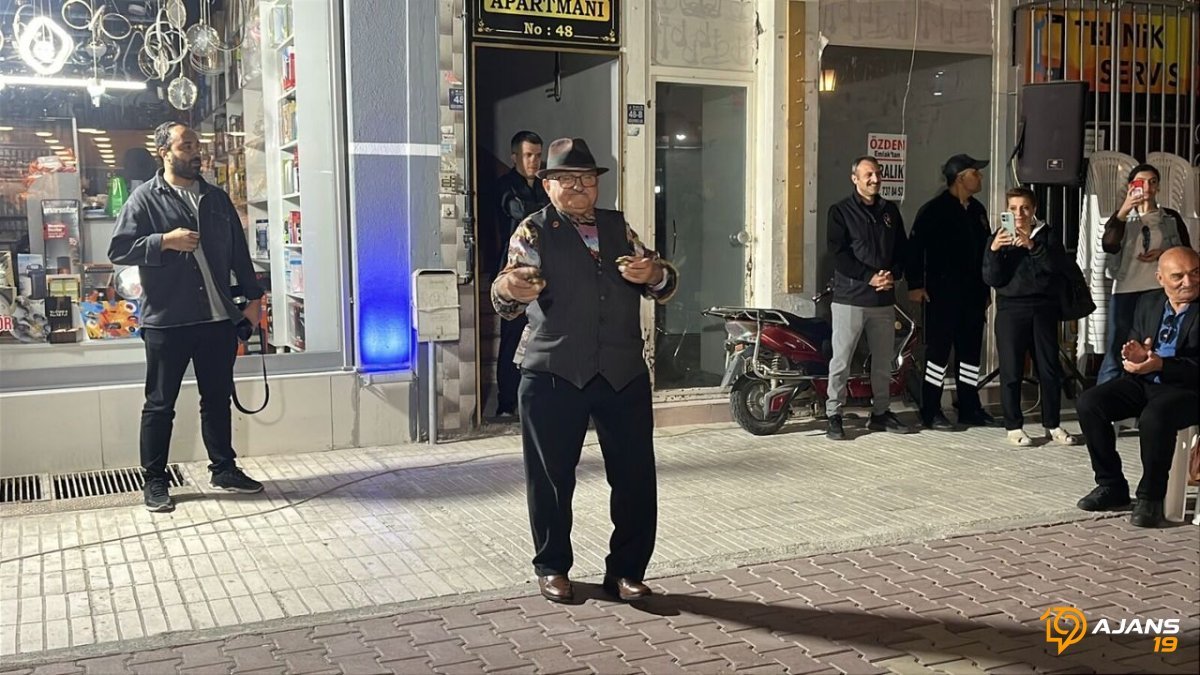 71 Yaşında Enerji Dolu: Kaşık ve Zil Sesleriyle Düğünlerin Vazgeçilmezi Oldu!