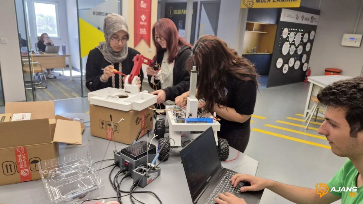 Hitit Üniversitesi'nden Dev Atılım: 9 Takım, TEKNOFEST Finallerinde Şampiyonluk İçin Sahada!