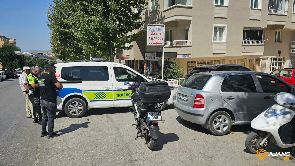 Çorum'da Can Pazarı! Kavşakta Korkunç Kaza: Otomobil Motosiklete Böyle Dalıverdi, Sonrası Yıkım!