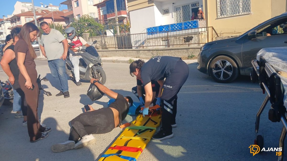 Ankara'da Kan Donduran Anlar! Otomobil Motosiklete Dalınca Ortaya Bu Görüntüler Çıktı: 2 Kişi Hastanelik Oldu!