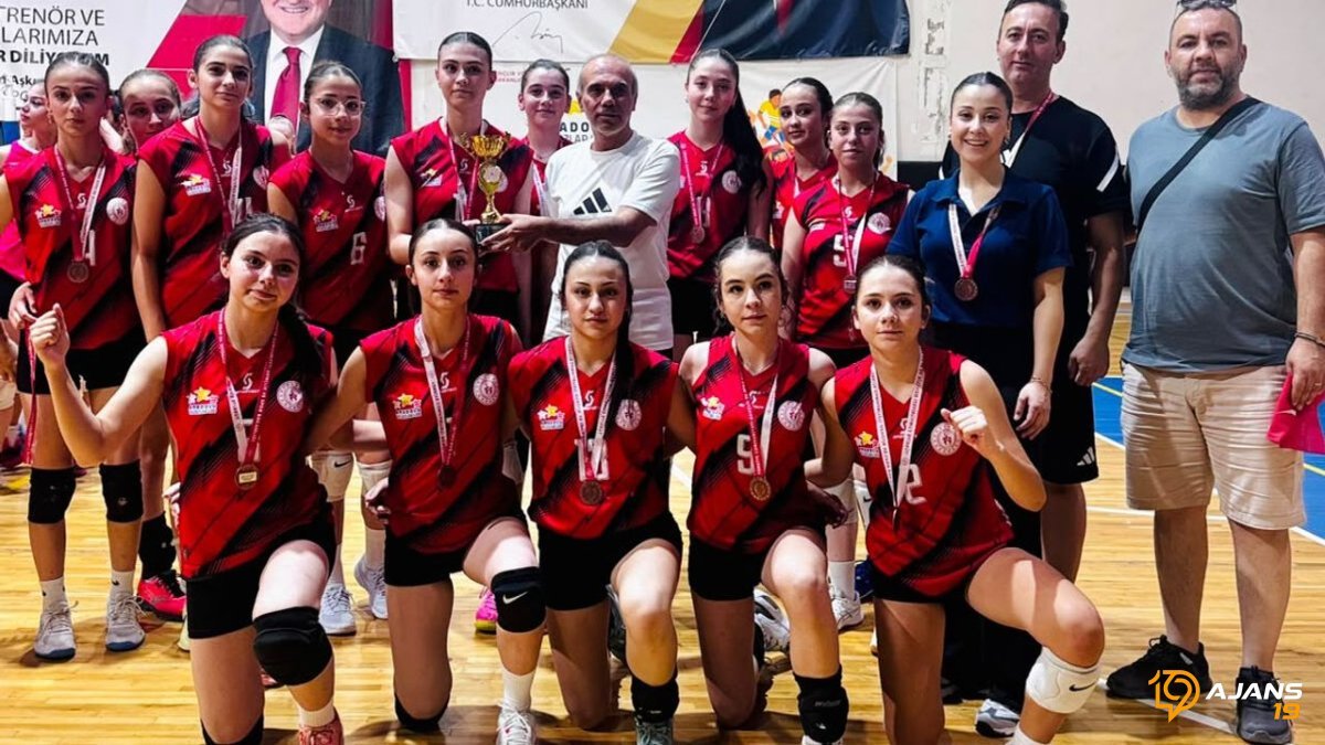 Analig Voleybolda Tarihi Başarı! Çorum'un Yıldız Sultanları Türkiye Dördüncüsü Oldu!