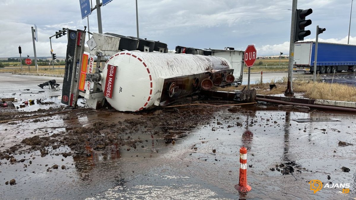 Alaca'da Ölümcül Randevu: Tır ile Tanker Kamerada Can Aldı! Saniye Saniye Kaydedildi
