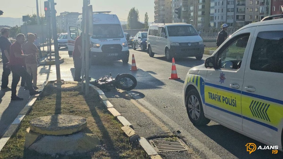 Çorum'da Akıl Almaz Kaza: Elektrikli Motosiklet Sürücüsünü Fırlatan Çarpışma!