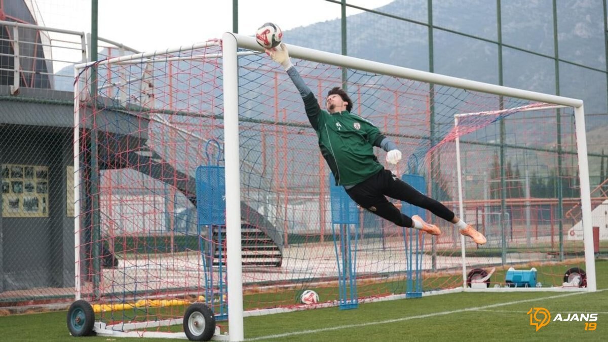Genç Kaleci Mucizesi: 8'de 7 Kurtarışla Çorum FK'nın Yeni Gözdesi Olmaya Hazırlanıyor!