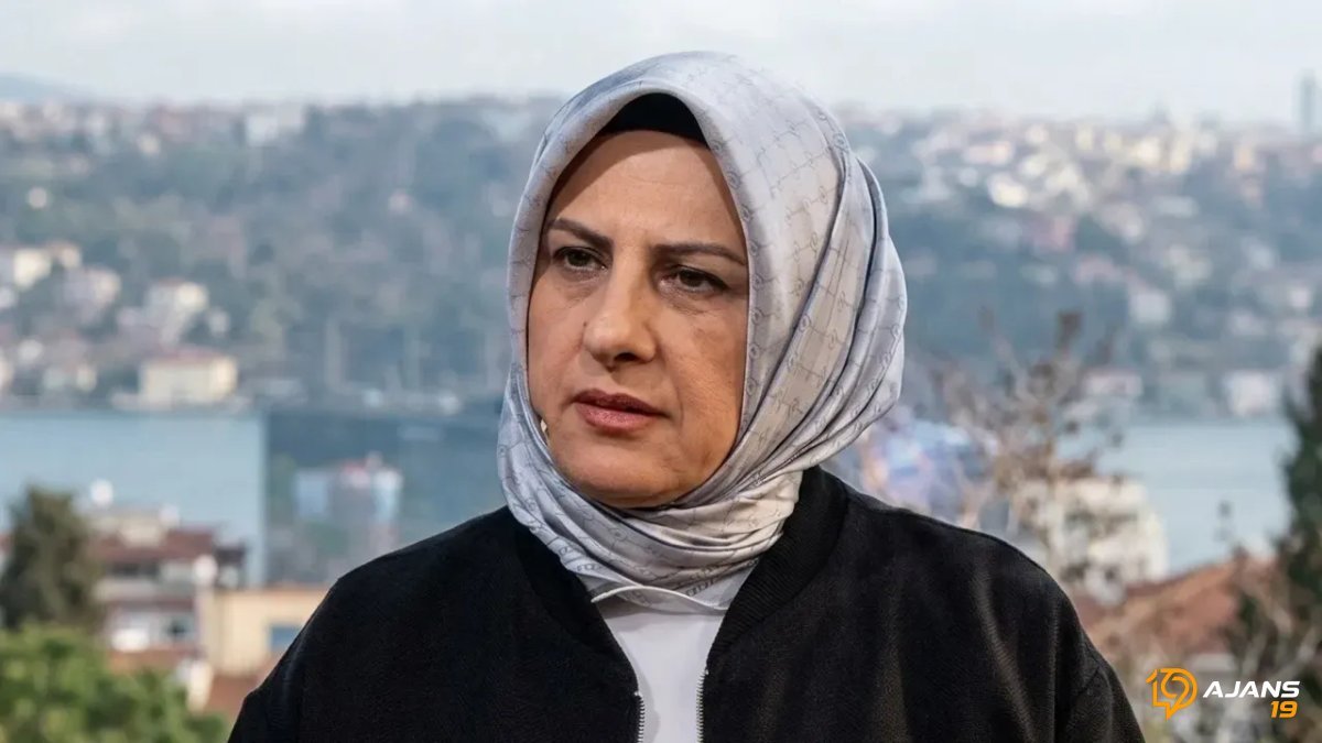 AK Parti'de Sürpriz Görev Değişikliği: Fatma Betül Sayan Kaya Yerine Çorumlu Profesör Sahneye Çıktı!