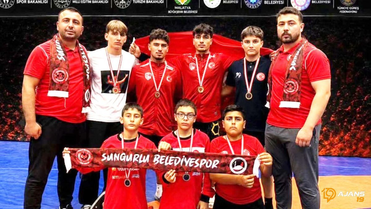 Sungurlu'dan Tarihi Başarı: Genç Güreşçiler Kanyonda 7 Madalyayla Şampiyon Döndü!