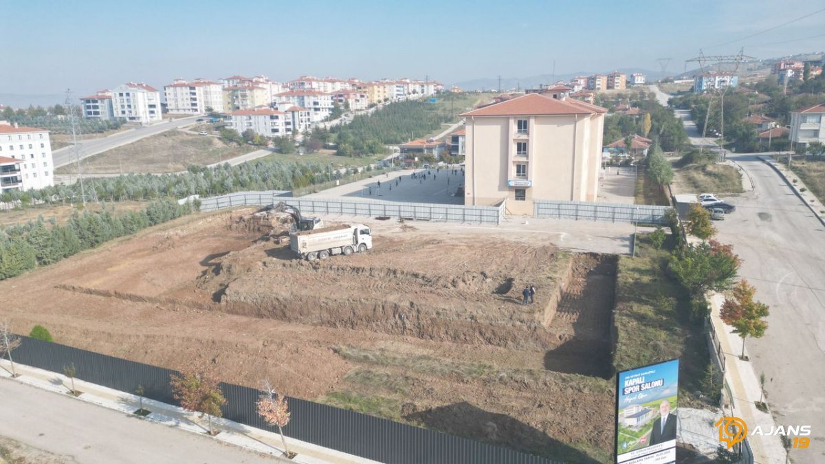 Çorum'da Spor Yatırımıyla Eğitimde Yeni Dönem: Okul Bahçeleri Sanal Sahadan Fiziksel Arenaya Dönüşüyor!