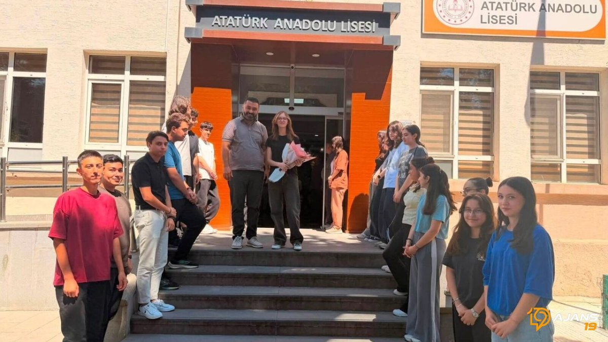 YKS Sınavında Tarih Yazdı! Feride Nur Demirtaş'tan Beklenmedik Başarı: 'Büyük Sırrı' Ortaya Çıktı!
