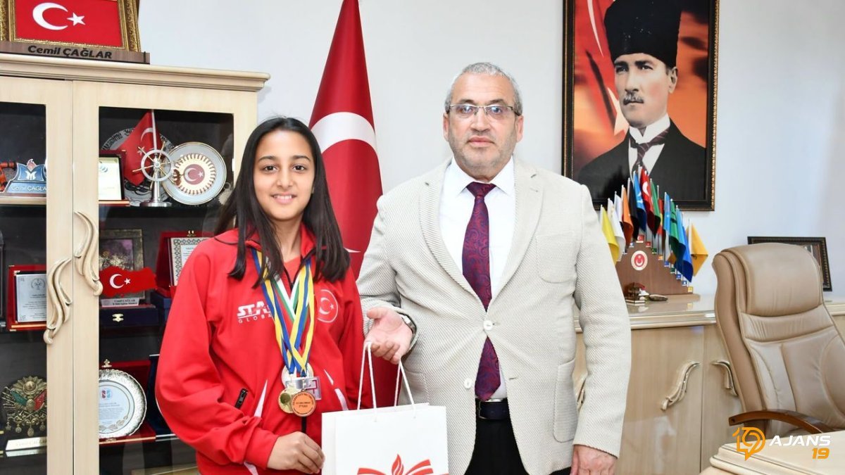 Balkan Şampiyonu Genç Yetenekten Sürpriz Başarı! Milli Eğitim Müdürü Çağlar'dan Alkışlanacak Ödül!