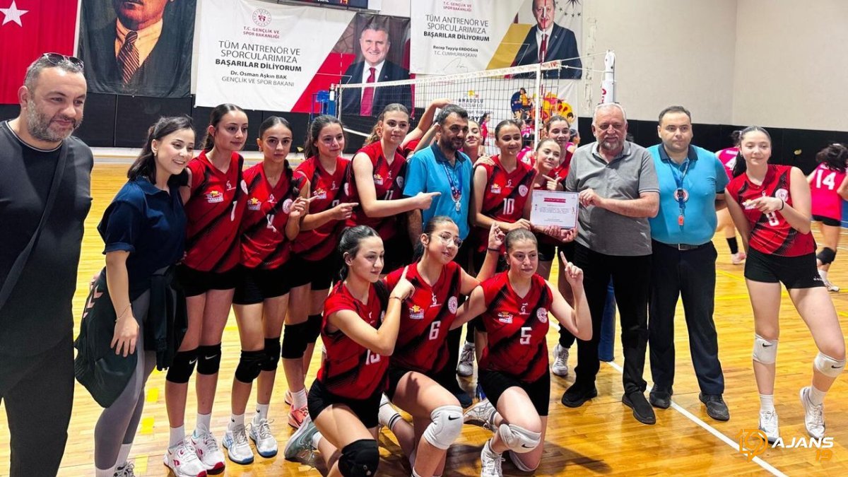 Yıldız Sultanlar Amasya'da Salonda Fırtına Estirdi: Yarı Final Biletini 3-0'la Kaptılar!