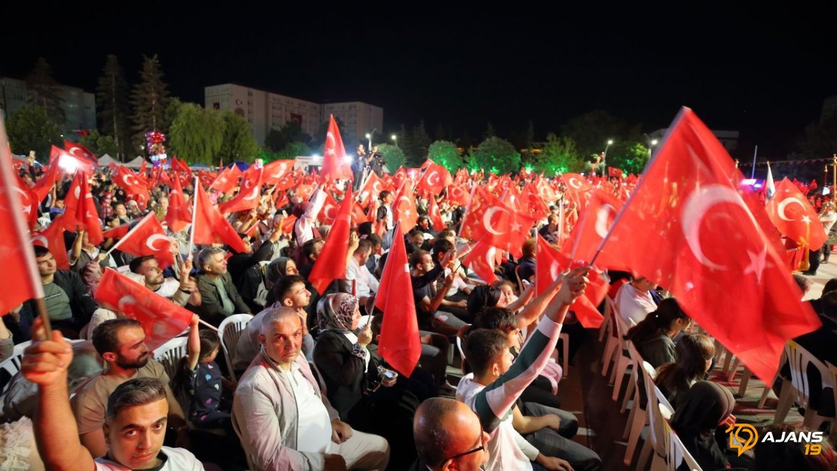 15 Temmuz Şehitleri Çorum'da Andı: Kahramanlar Unutulmadı, Millet Meydanlara Akın Etti!