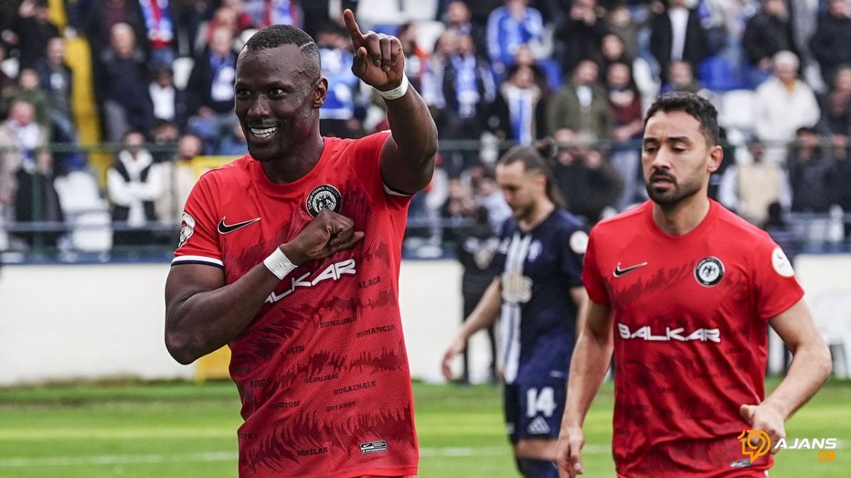Mame Thiam'dan Çorum FK Taraftarına Tarihi Çağrı: 'Siz Varsanız Biz Asla Yalnız Değiliz!' Yeni Hedef Süper Lig'de Kendi Destanımızı Yazmak