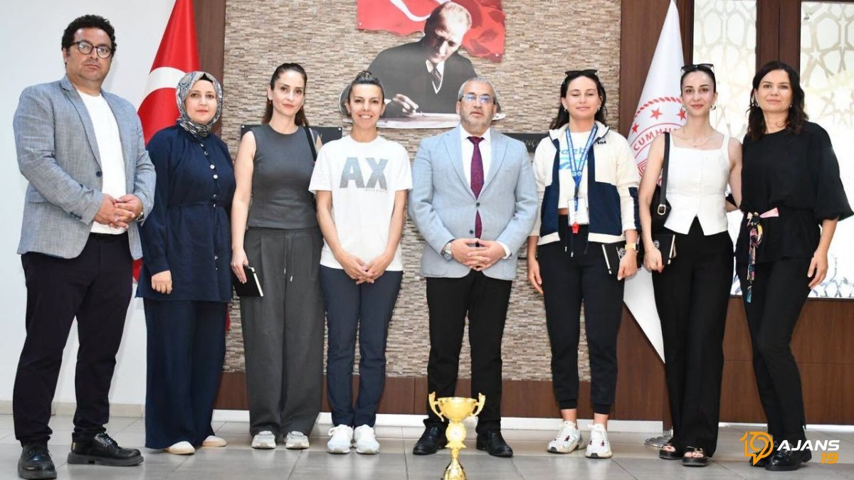 Cemil Çağlar'dan 'Evin Sultanları'na Ziyaret: Sır Perdesi Aralanıyor!