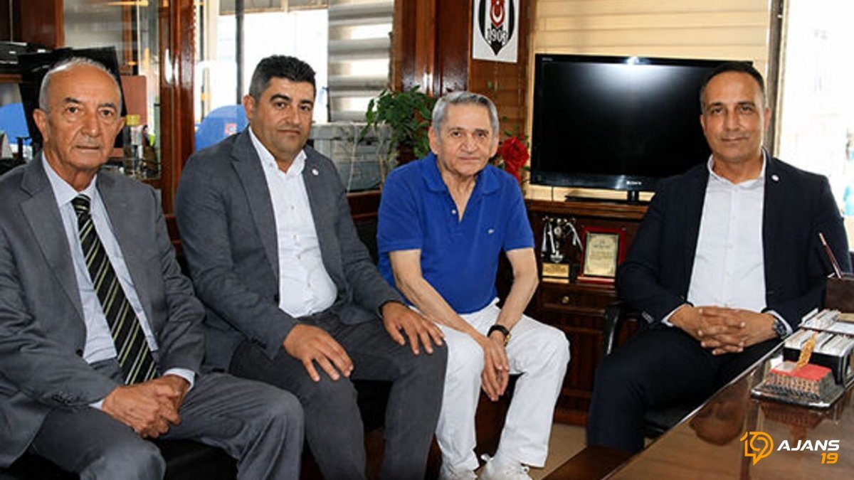 Geleneksel Siyasetin Dinamiklerini Değiştirecek Adım: Yeni Parti Lideri Kritik Ziyaretler Yapıyor!