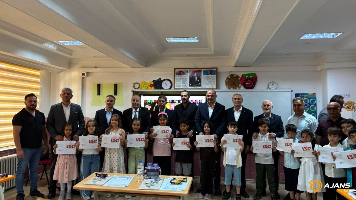 Veliler Dikkat! Alaca'da 4.500'den Fazla Öğrenci Karnelerini Aldı: Yaz Tatili Başlıyor, Not Ortalamaları Merak Konusu!
