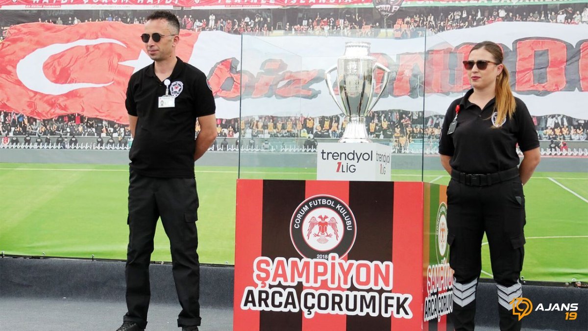 ŞAMPİYONLUĞUN SİMGESİ ORTAYA ÇIKTI: Tarihi Kupa 'Demir Yumruk' Gibiydi!