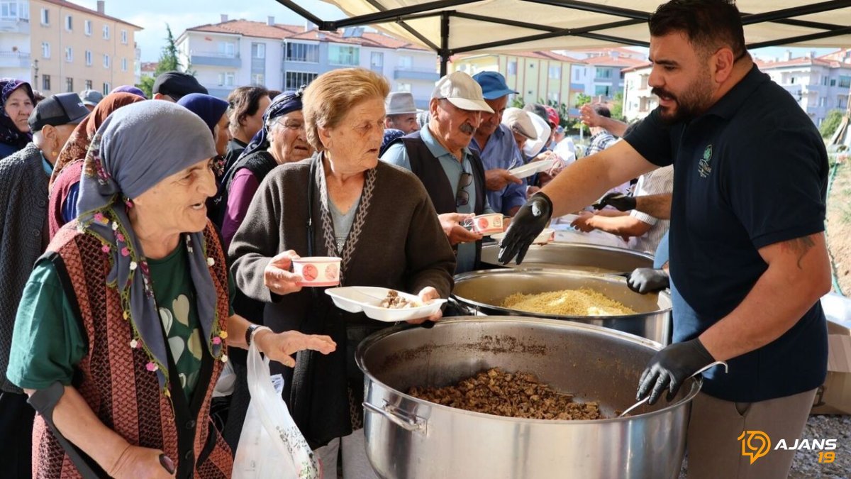 Aşure Günü'nde Tarihi Buluşma: Kayıp Aile Bağları Yeniden Canlandı!