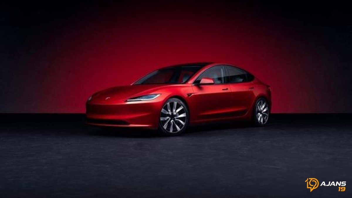 Tesla'da Neler Oluyor? Cybertruck Fiyaskosu ve İki Modelin Gizemli Yükselişi!