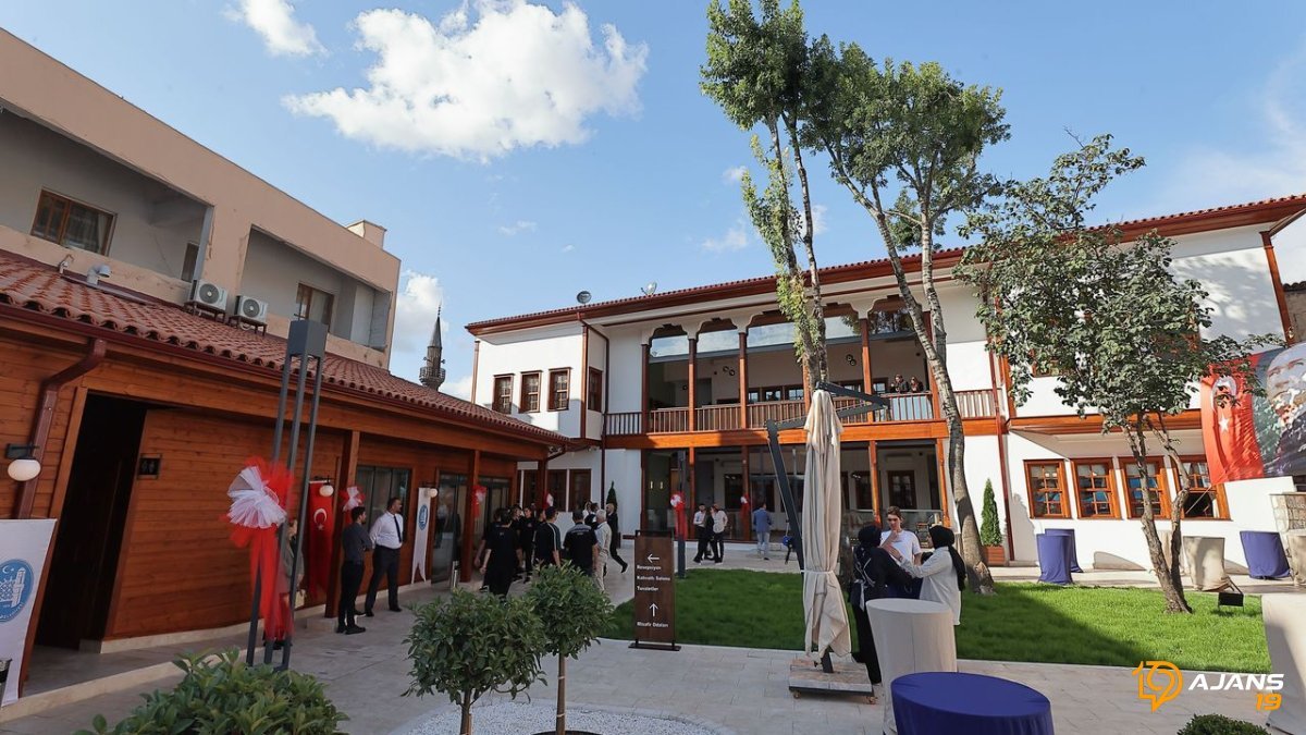 Çorum'da Dev Yatırım Kapılarını Açtı! 80 Milyon TL'lik İkiz Konak Otel Tarihi Dokusuyla Büyülüyor