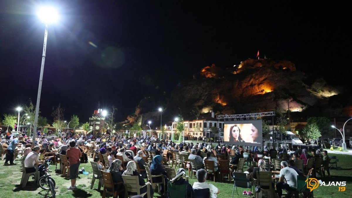 Şehit Öğretmenin Hayatı Beyaz Perdede: Osmancık'ta Duygusal Gala!