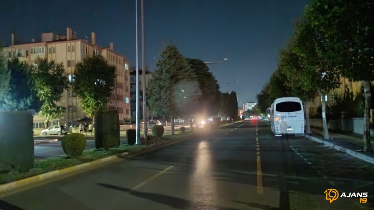 Dr. İlhan Güler Caddesi karanlığa gömüldü, vatandaşlar tepki gösterdi